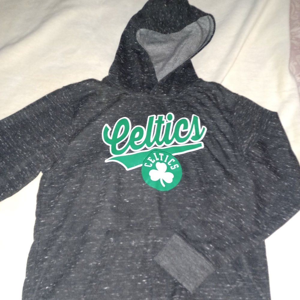 Boys Celtics hoodie sz large